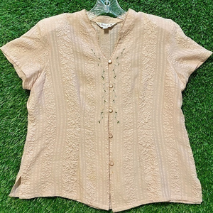 Sweet vtg Yi‎ Lang blouse